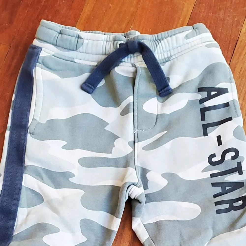 OshKosh B'gosh Camouflage Sweat Pants Size 4
